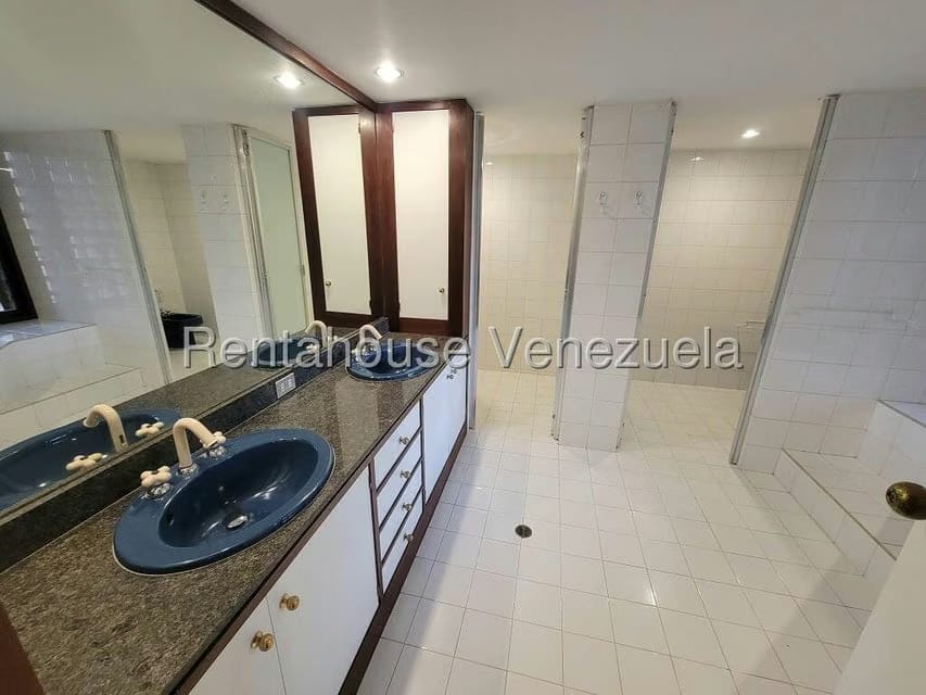 Casa (Multipes Niveles) en Alquiler en Colinas del Tamanaco, Distrito Metropolitano - 22