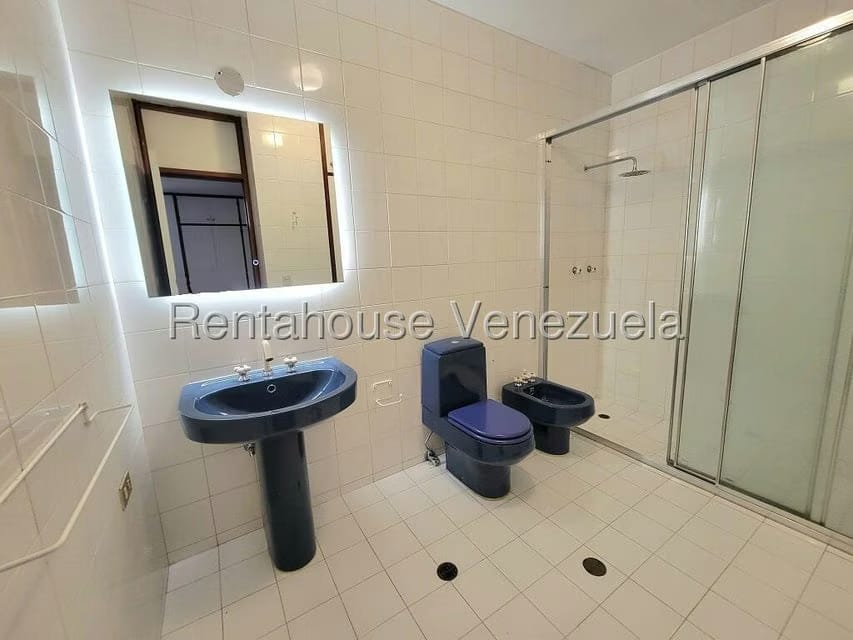 Casa (Multipes Niveles) en Alquiler en Colinas del Tamanaco, Distrito Metropolitano - 25