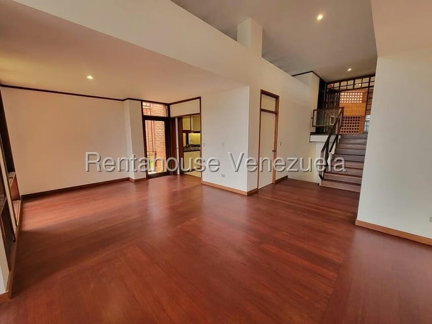 Casa (Multipes Niveles) en Alquiler en Colinas del Tamanaco, Distrito Metropolitano - 4