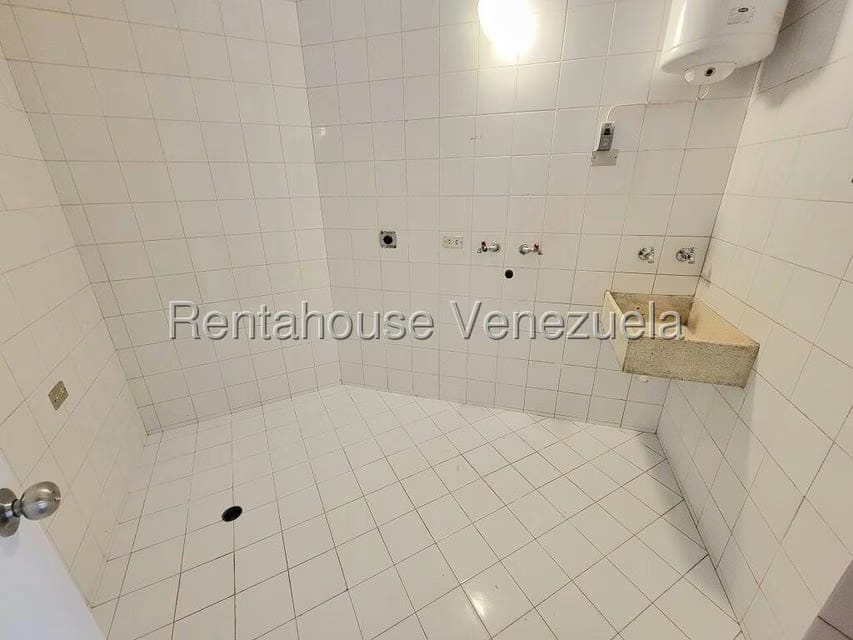 Casa (Multipes Niveles) en Alquiler en Colinas del Tamanaco, Distrito Metropolitano - 33