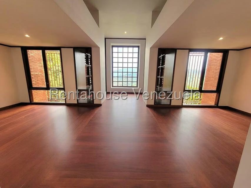 Casa (Multipes Niveles) en Alquiler en Colinas del Tamanaco, Distrito Metropolitano - 5