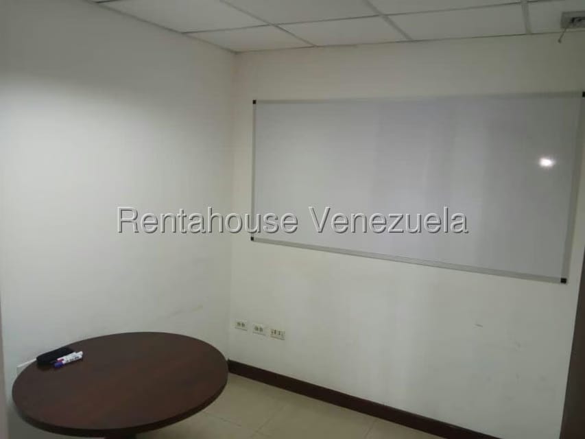 Comercial (Oficina) en Alquiler en Los Palos Grandes, Distrito Metropolitano - 11