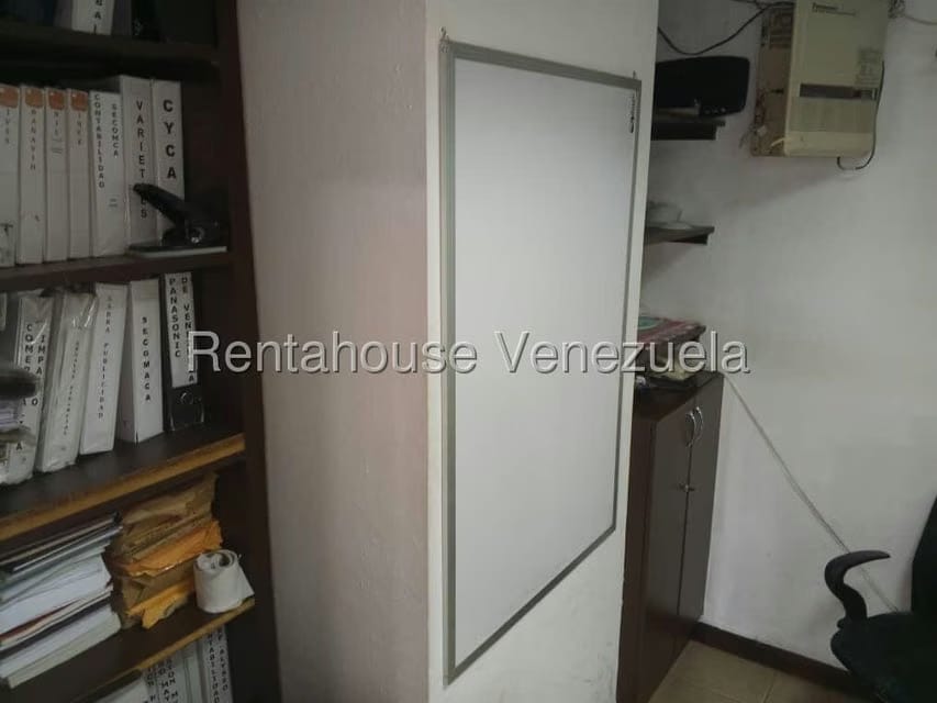 Comercial (Oficina) en Alquiler en Los Palos Grandes, Distrito Metropolitano - 12