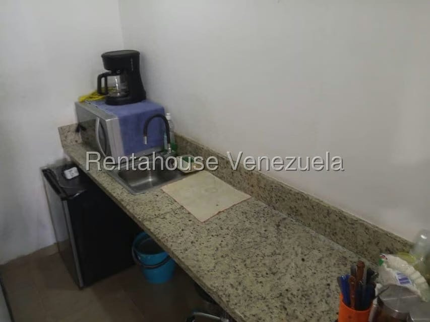 Comercial (Oficina) en Alquiler en Los Palos Grandes, Distrito Metropolitano - 13