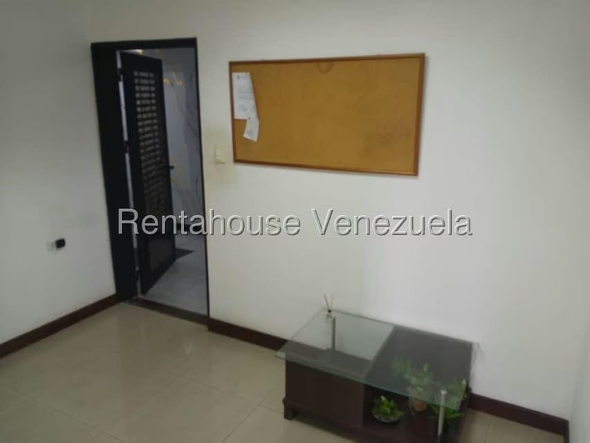 Comercial (Oficina) en Alquiler en Los Palos Grandes, Distrito Metropolitano - 4