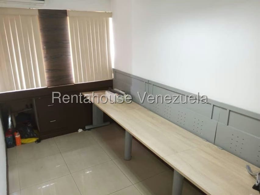 Comercial (Oficina) en Alquiler en Los Palos Grandes, Distrito Metropolitano - 8