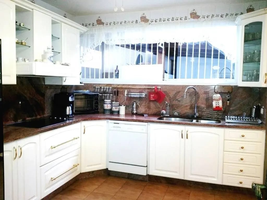 Hermosa Casa de dos niveles de 456mts2 de construcción y 400mts de terr. - 4