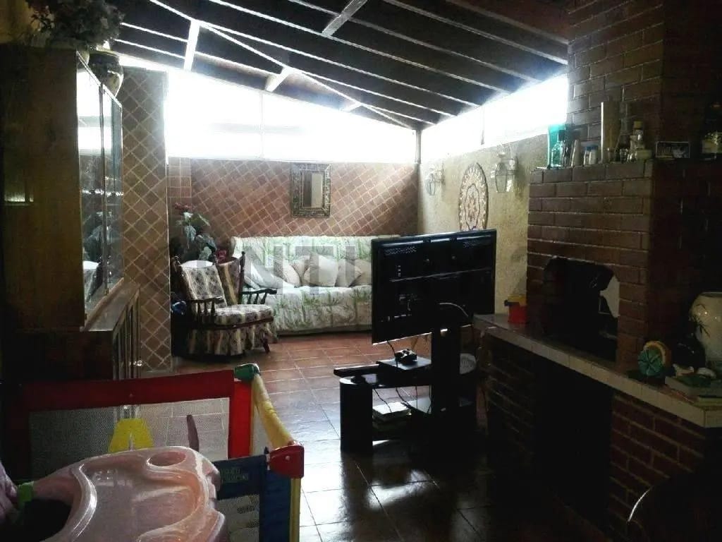 Hermosa Casa de dos niveles de 456mts2 de construcción y 400mts de terr. - 8