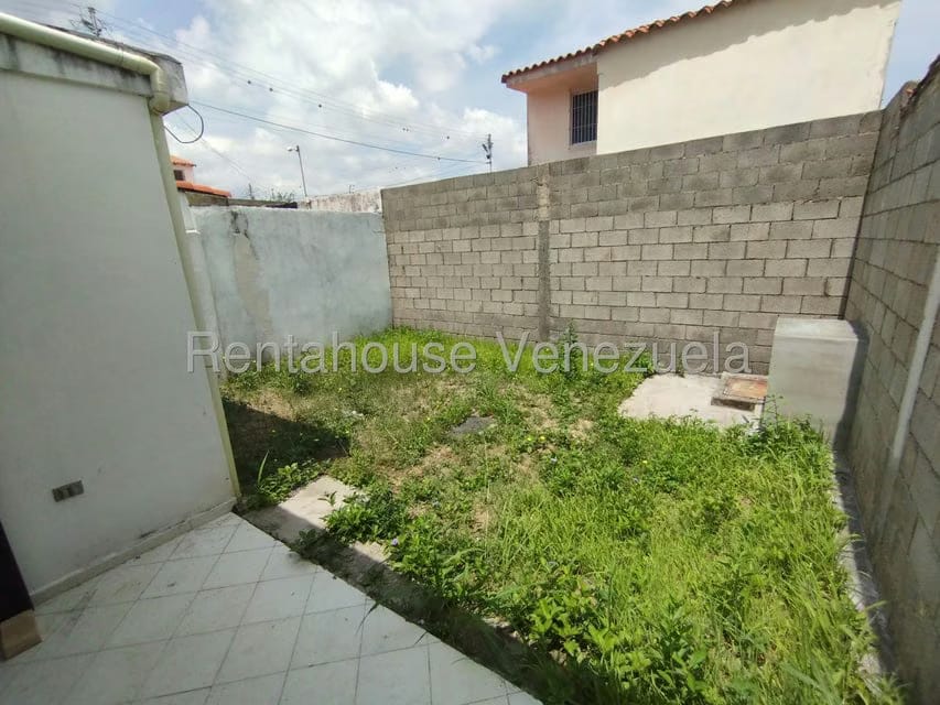 Casa (1 Nivel) en Alquiler en La Mora, Lara - 12