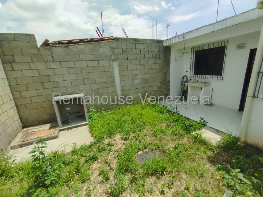 Casa (1 Nivel) en Alquiler en La Mora, Lara - 13