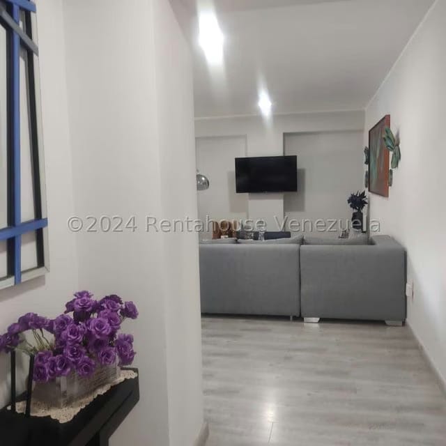 Apartamento (1 Nivel) en Venta en Las Esmeraldas, Distrito Metropolitano - 2
