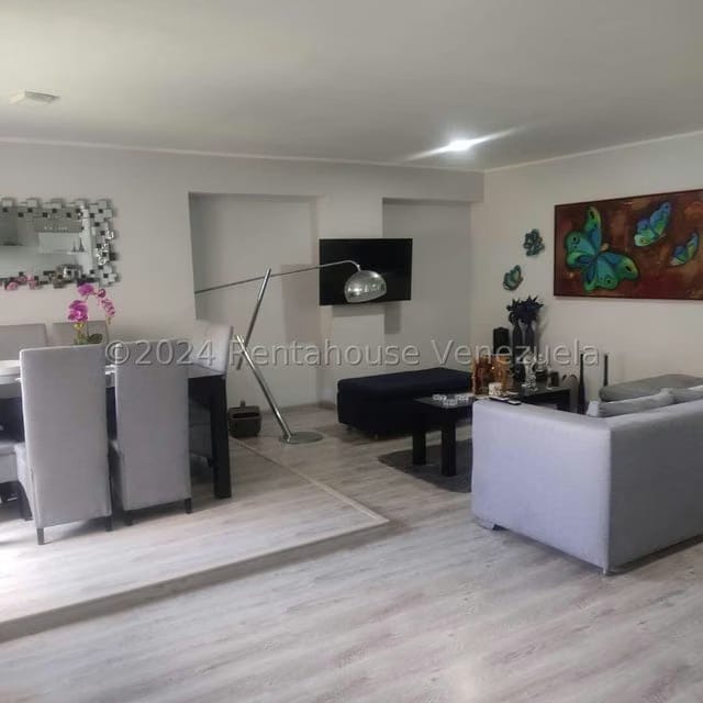 Apartamento (1 Nivel) en Venta en Las Esmeraldas, Distrito Metropolitano - 5
