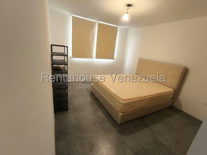 Apartamento (1 Nivel) en Alquiler en Colinas de La Tahona, Distrito Metropolitano - 12