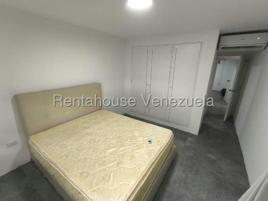 Apartamento (1 Nivel) en Alquiler en Colinas de La Tahona, Distrito Metropolitano - 13