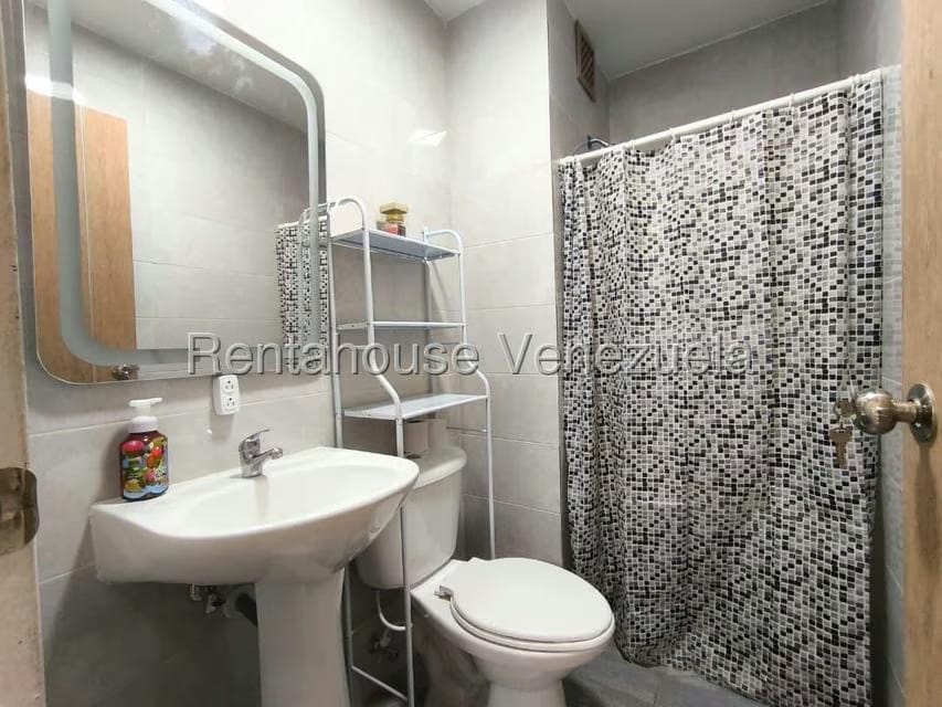 Apartamento (1 Nivel) en Alquiler en Colinas de La Tahona, Distrito Metropolitano - 19