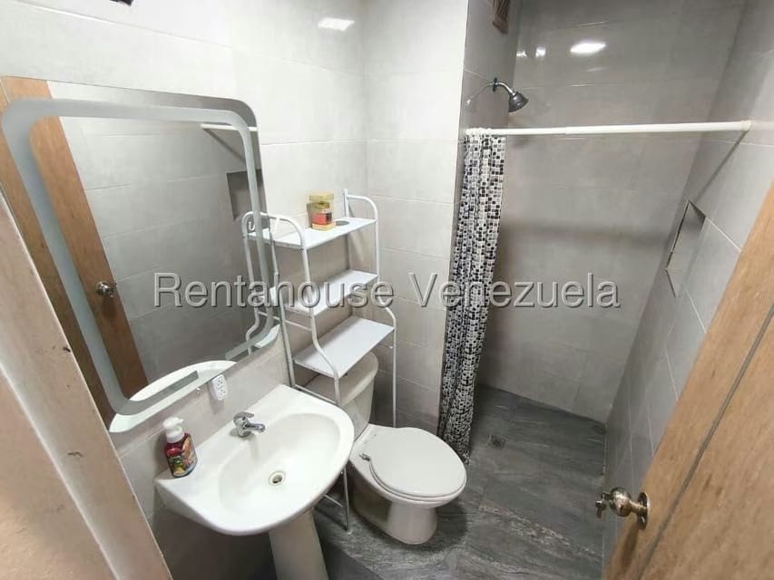 Apartamento (1 Nivel) en Alquiler en Colinas de La Tahona, Distrito Metropolitano - 20