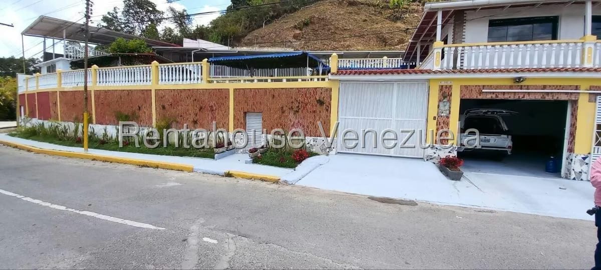 Casa (Multipes Niveles) en Venta en La Rosaleda, Miranda - 2