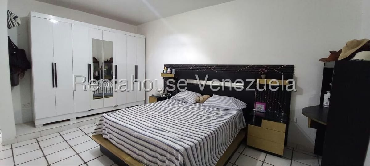 Casa (Multipes Niveles) en Venta en La Rosaleda, Miranda - 24