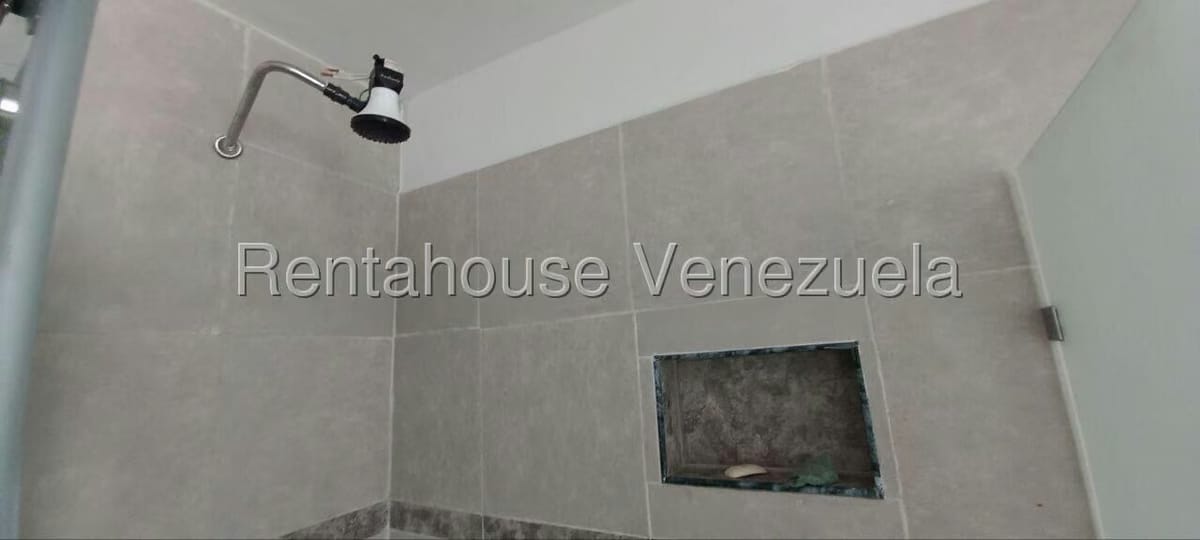 Casa (Multipes Niveles) en Venta en La Rosaleda, Miranda - 46