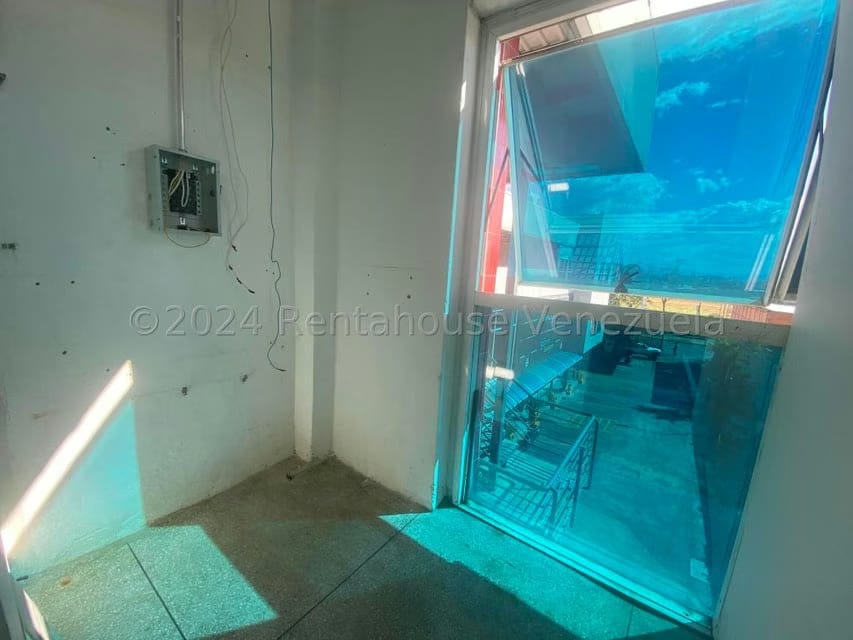 Comercial (Local Comercial) en Alquiler en Avenida Bolivar, Aragua - 12