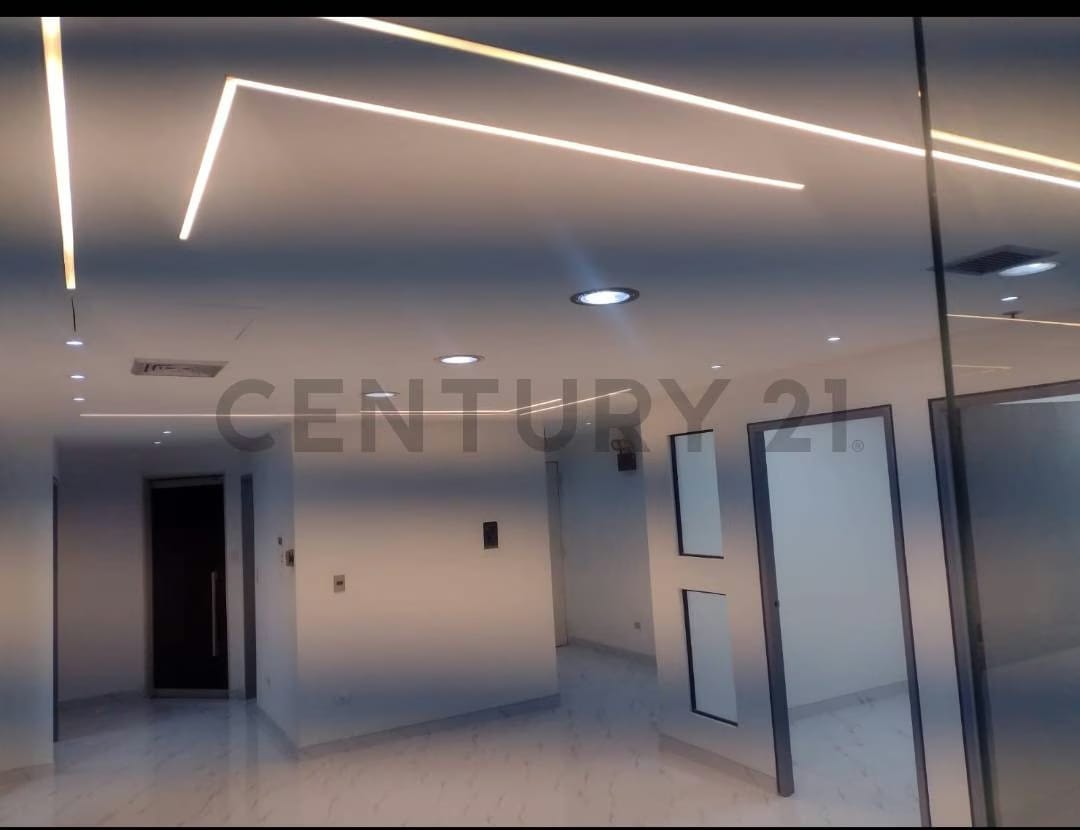 TU PROXIMO CENTRO DE NEGOCIOS EN ELCORAZON DE SABANA GRANDE ! - 2