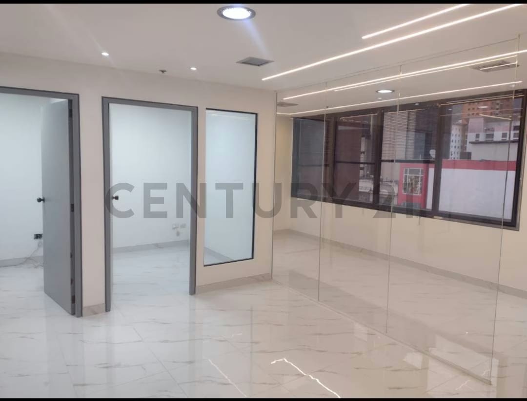 TU PROXIMO CENTRO DE NEGOCIOS EN ELCORAZON DE SABANA GRANDE ! - 4