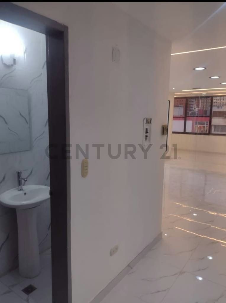 TU PROXIMO CENTRO DE NEGOCIOS EN ELCORAZON DE SABANA GRANDE ! - 6