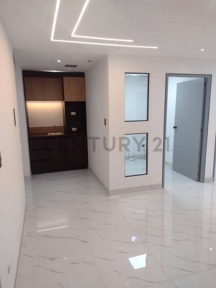 TU PROXIMO CENTRO DE NEGOCIOS EN ELCORAZON DE SABANA GRANDE ! - 7