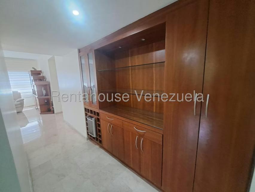 Apartamento (1 Nivel) en Alquiler en Campo Alegre, Distrito Metropolitano - 3