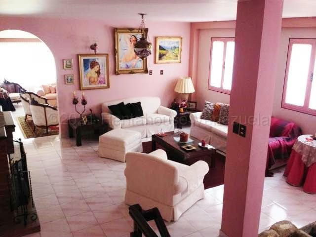 Casa (Multipes Niveles) en Venta en Colinas del Tamanaco, Distrito Metropolitano - 2