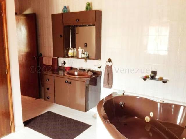 Casa (Multipes Niveles) en Venta en Colinas del Tamanaco, Distrito Metropolitano - 20