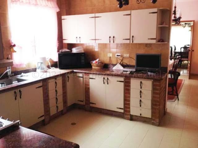 Casa (Multipes Niveles) en Venta en Colinas del Tamanaco, Distrito Metropolitano - 9