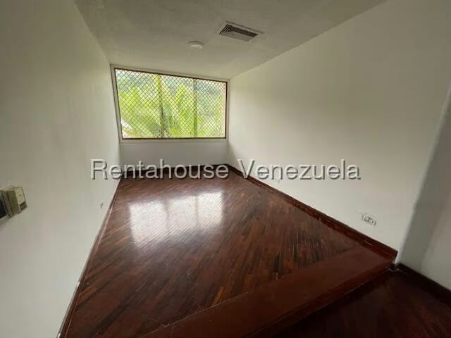 Casa (Multipes Niveles) en Venta en Prados del Este, Distrito Metropolitano - 11