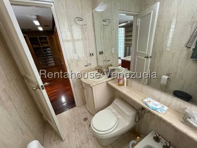 Casa (Multipes Niveles) en Venta en Prados del Este, Distrito Metropolitano - 26