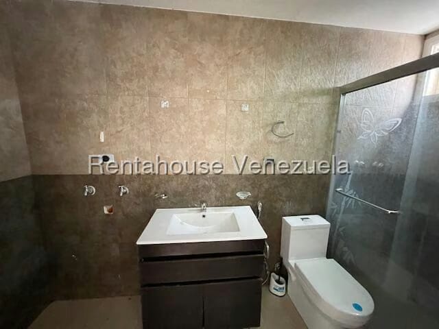 Casa (Multipes Niveles) en Venta en Prados del Este, Distrito Metropolitano - 68