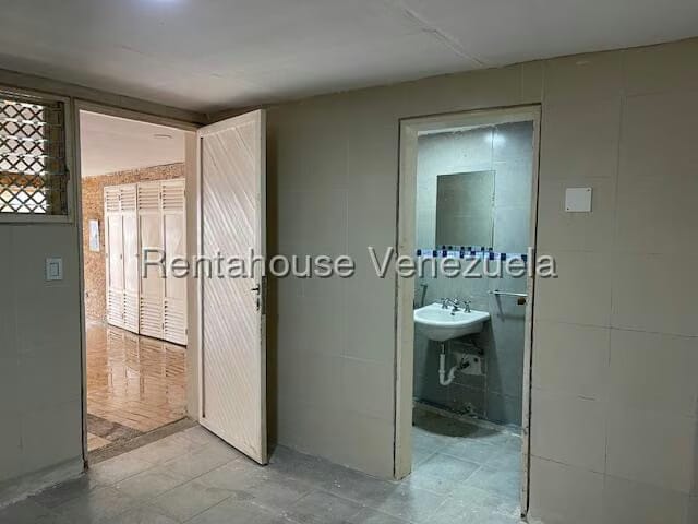 Casa (Multipes Niveles) en Venta en Prados del Este, Distrito Metropolitano - 71