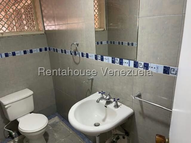 Casa (Multipes Niveles) en Venta en Prados del Este, Distrito Metropolitano - 72