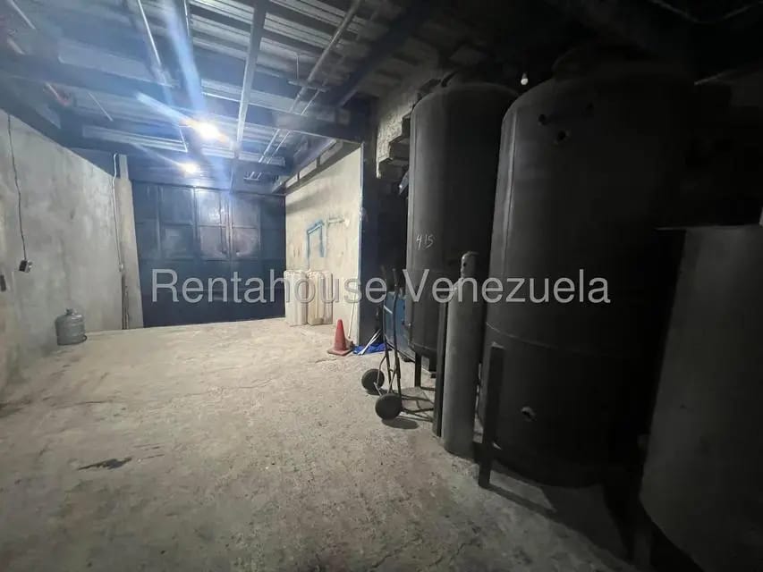 Comercial (Galpon - Deposito) en Venta en Parroquia Catedral, Distrito Metropolitano - 21