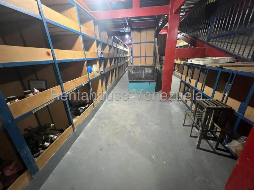 Comercial (Galpon - Deposito) en Venta en Parroquia Catedral, Distrito Metropolitano - 23