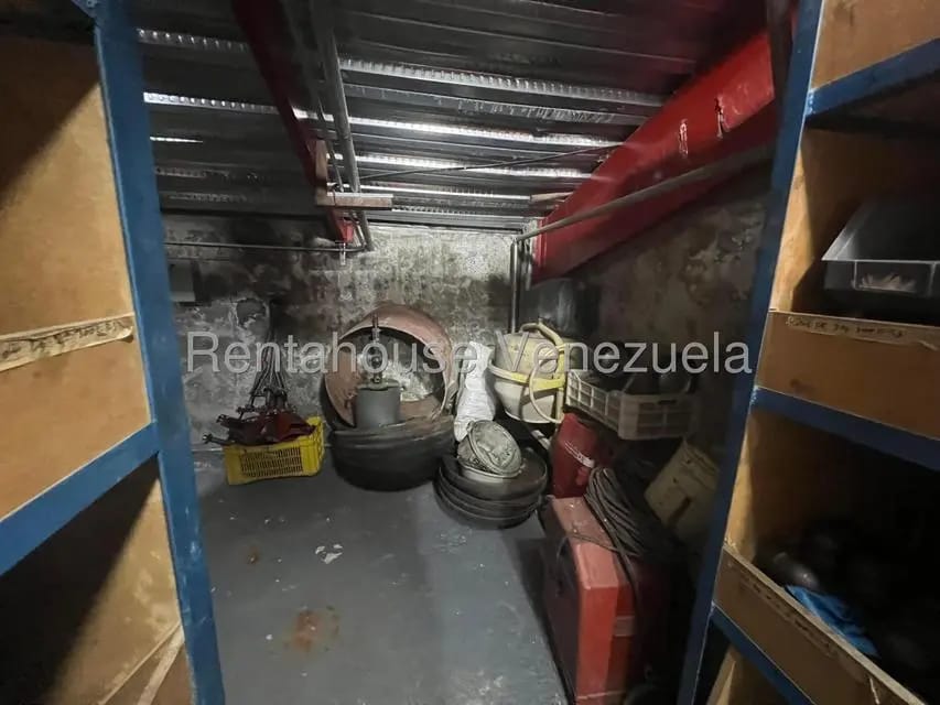 Comercial (Galpon - Deposito) en Venta en Parroquia Catedral, Distrito Metropolitano - 25