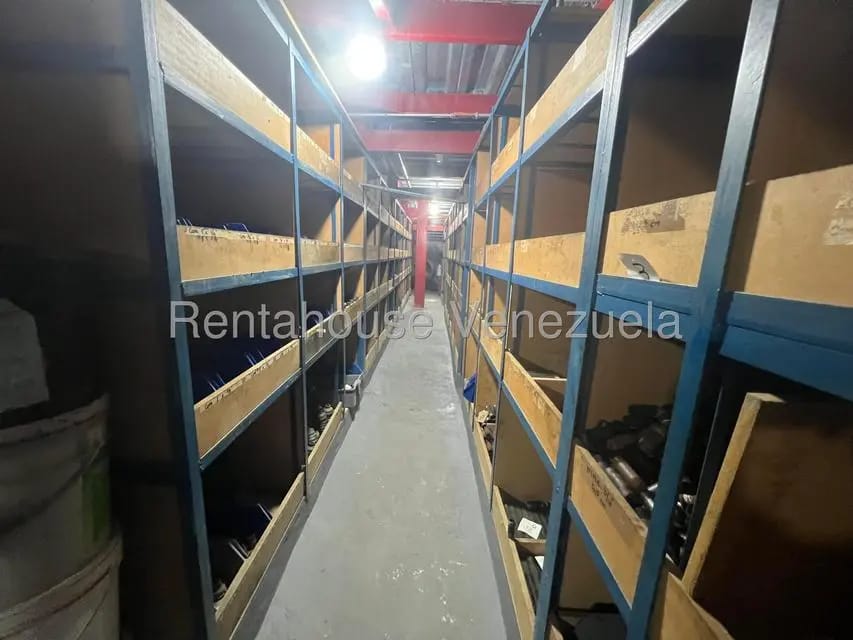 Comercial (Galpon - Deposito) en Venta en Parroquia Catedral, Distrito Metropolitano - 26