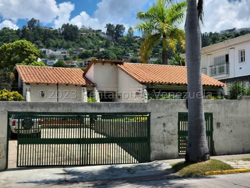 Casa (1 Nivel) en Venta en Prados del Este, Distrito Metropolitano - 2