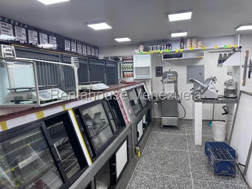 Comercial (Local Comercial) en Alquiler en El Valle, Distrito Metropolitano - 11