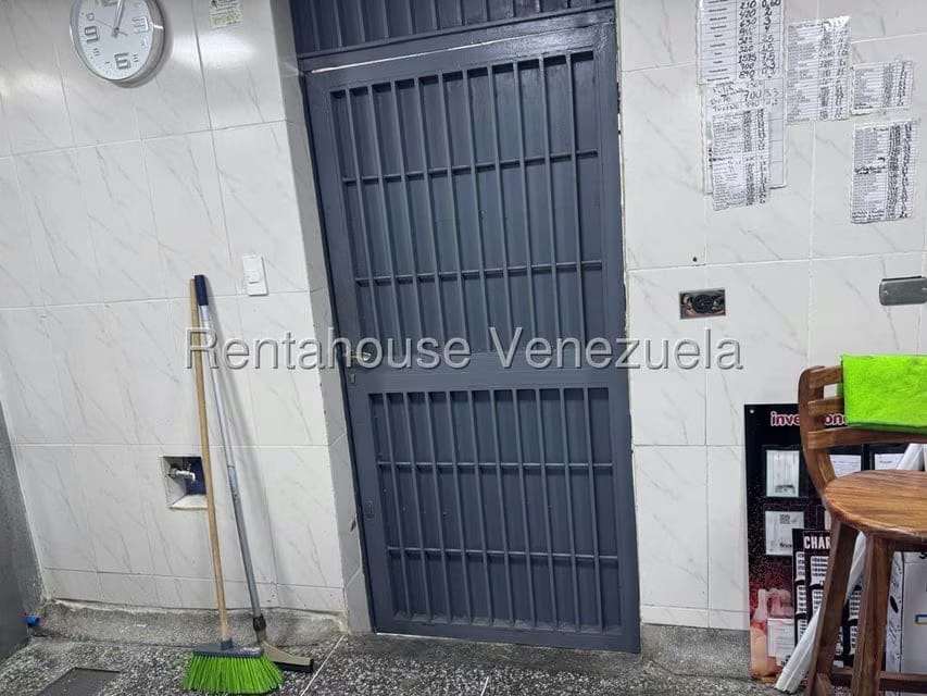 Comercial (Local Comercial) en Alquiler en El Valle, Distrito Metropolitano - 12