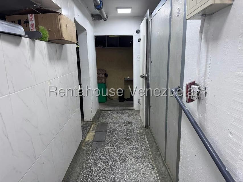 Comercial (Local Comercial) en Alquiler en El Valle, Distrito Metropolitano - 13