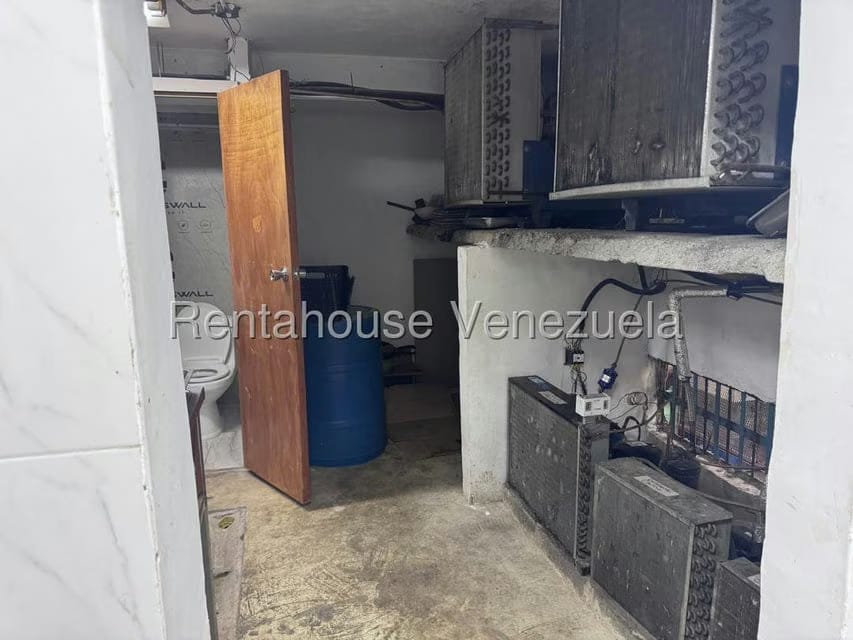 Comercial (Local Comercial) en Alquiler en El Valle, Distrito Metropolitano - 16
