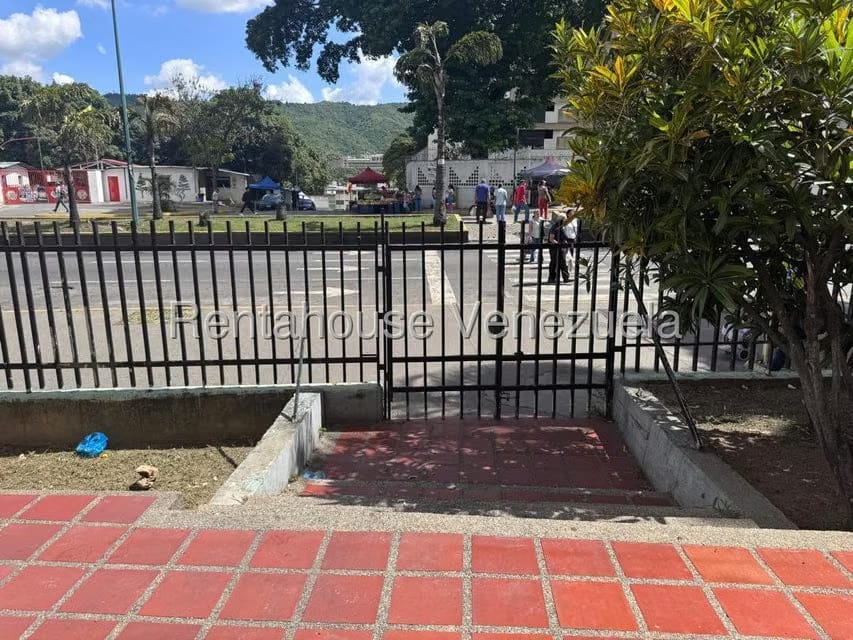 Comercial (Local Comercial) en Alquiler en El Valle, Distrito Metropolitano - 5