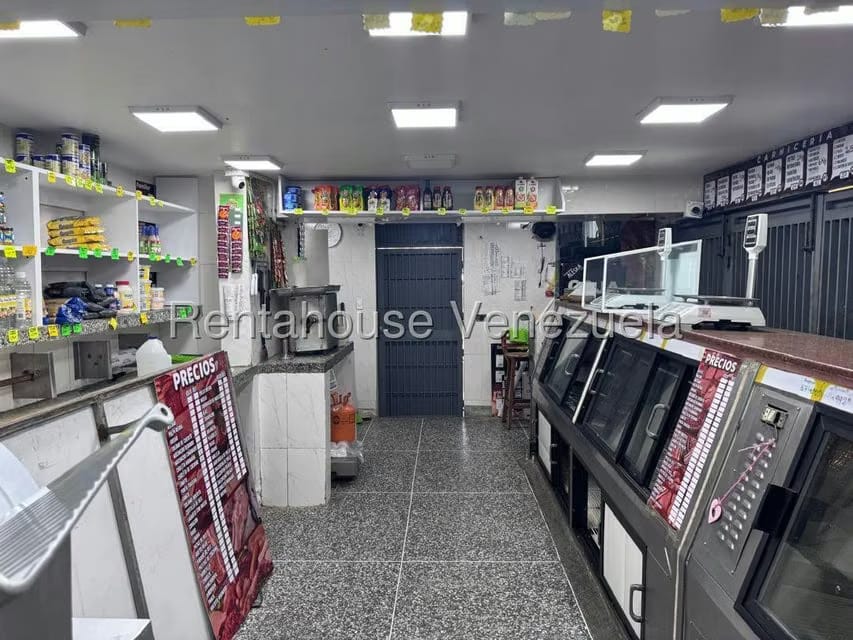 Comercial (Local Comercial) en Alquiler en El Valle, Distrito Metropolitano - 8