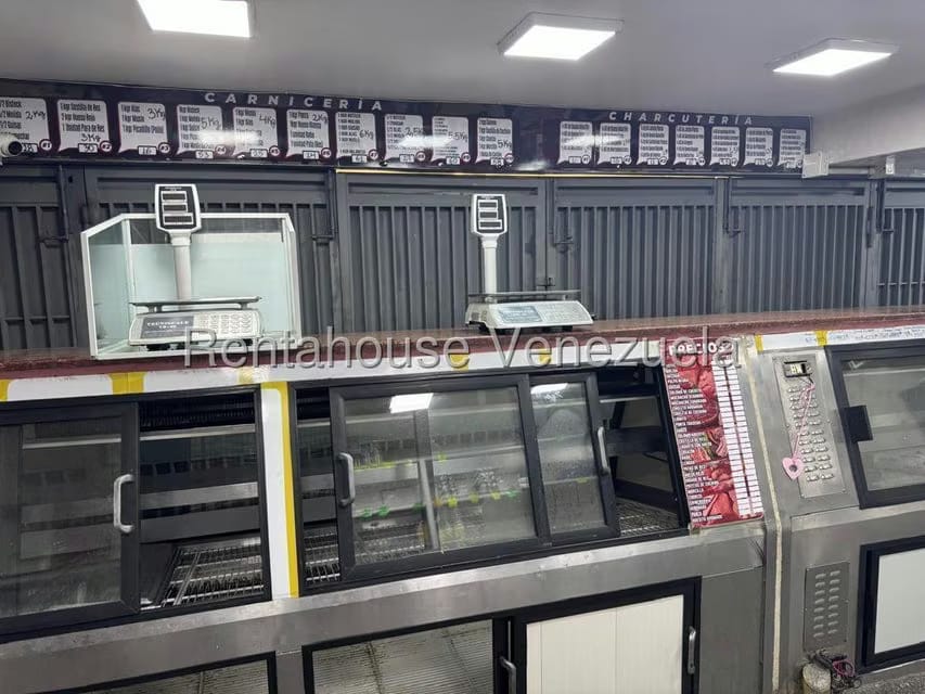 Comercial (Local Comercial) en Alquiler en El Valle, Distrito Metropolitano - 9