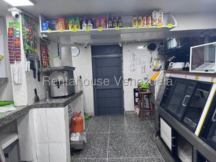 Comercial (Local Comercial) en Alquiler en El Valle, Distrito Metropolitano - 10
